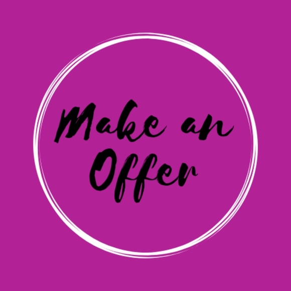 Hi, I'm Stacey! Welcome to my closet! π - Picture 2 of 3